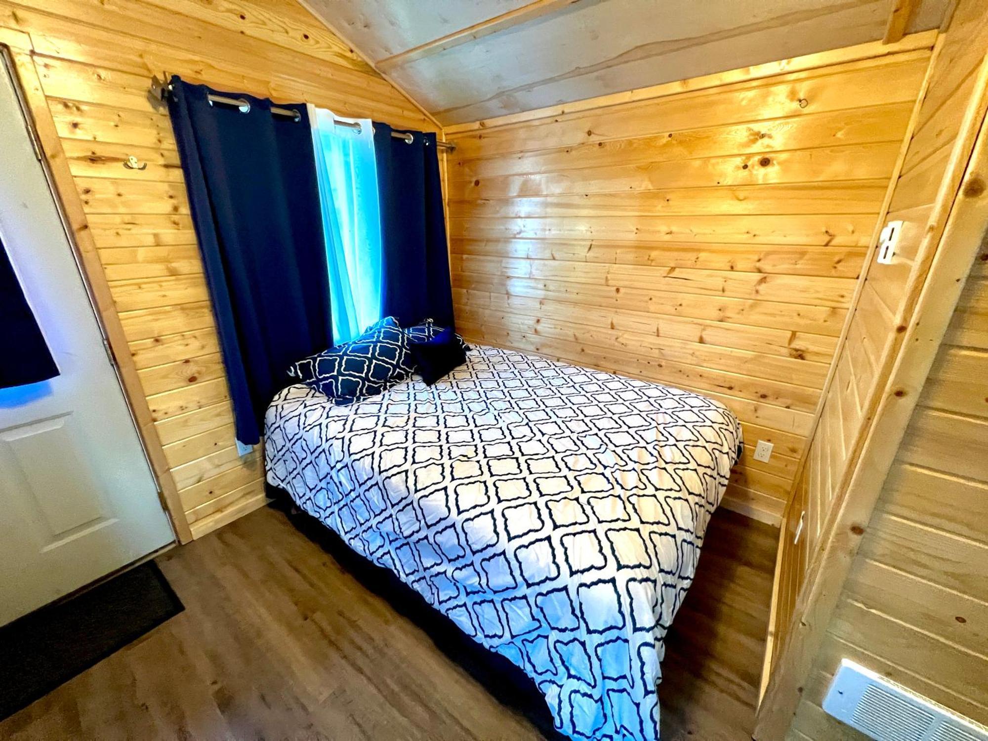 Triple G'S Resort - Cabin 8 Pinnacle Quarto foto